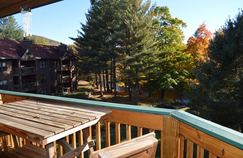 North Woodstock Condo | Deer Park/Loon Mtn. - Riverfront Condo – Near Clubhouse