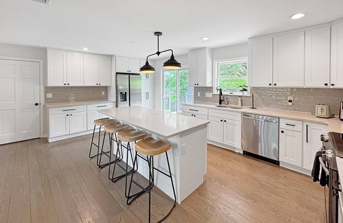 Warwick House | Deer Pond Ski Lodge Hot Tub Pool Table Ping Pong Wineries Legoland Mtn Creek