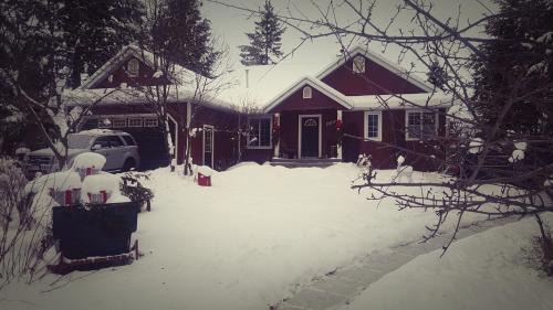 Golden Bed & Breakfast | Deer Ridge B&B