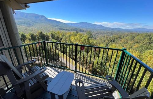 Gatlinburg - Pigeon Forge Apartment | Deer Ridge Mountain Resort E306