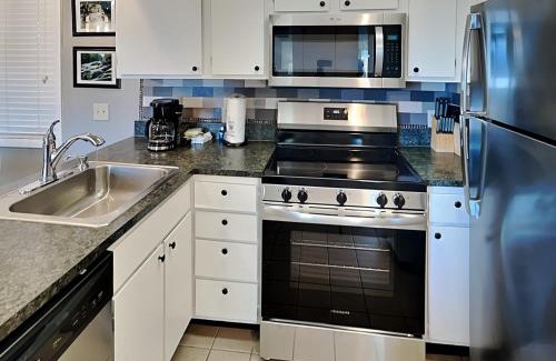 Gatlinburg - Pigeon Forge Apartment | Deer Ridge Mountain Resort E306