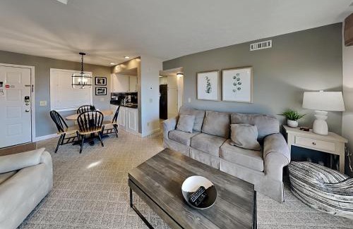 Gatlinburg - Pigeon Forge Apartment | Deer Ridge Mountain Resort E306