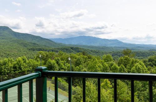 Gatlinburg - Pigeon Forge Apartment | Deer Ridge Mountain Resort E208