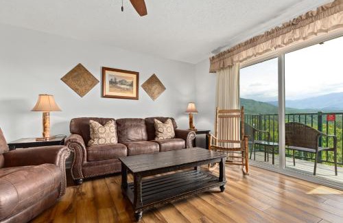Gatlinburg - Pigeon Forge Apartment | Deer Ridge Mountain Resort E208