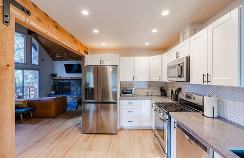 Cedar Glen Cabin | Deer Run Cabin (+Lake Access)