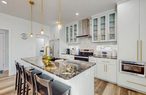 Granite Shoals House | Deer View Lake LBJ Retreat