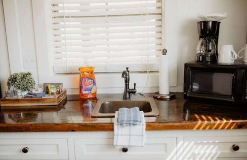 Waco House | Deerfield Countryside Cabin #1
