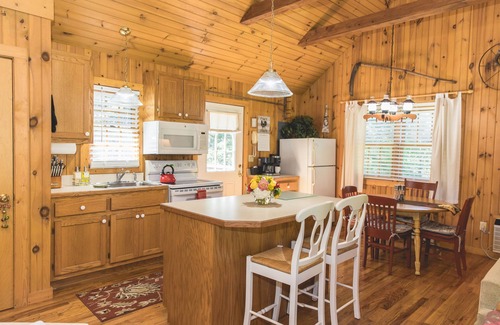 Lexington Cottage | Deerfield Honeymoon Cottage at Autumn Ridge