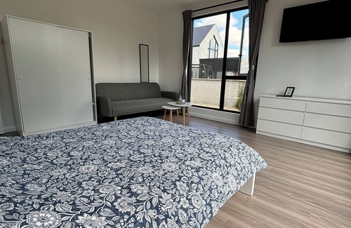 Cashel Apartment | Deerpark Villa Six Bed Four Bathrooms Sleeps Sixteen