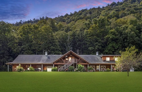 Fishs Eddy House | DeerRidge Estate By Brophy