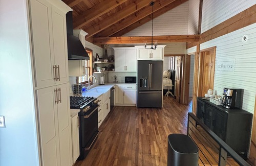 Franklin Cabin | DeerRidge Lodge-Charming Retreat mins from Historic Franklin and Nashville.
