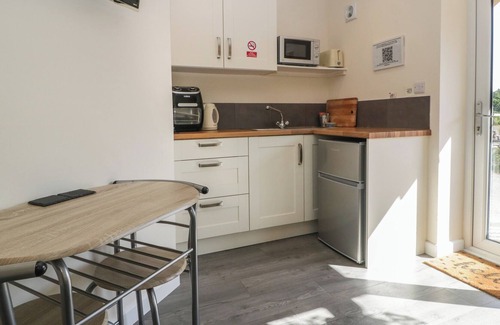 Blakeney Cottage | DEERS LEAP, pet friendly, with a garden in Blakeney