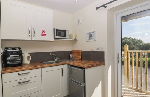 Blakeney Cottage | DEERS LEAP, pet friendly, with a garden in Blakeney