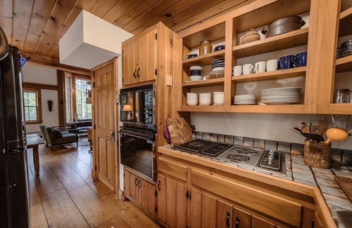 South Londonderry Cabin | Deerwood Hill ~ après ski cabin hot tub fire pit Stratton Manchester