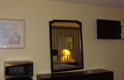 Madison Hotel | Deerwood Inn and Madison Campground