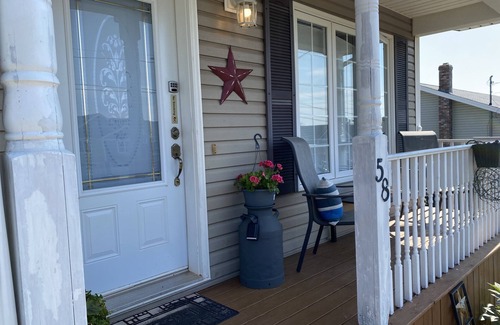 Stratford House | Dee’s Retreat #58 Quaint and spacious centrally located