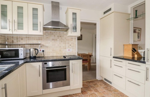 Fairbourne House | DEHANGFA, pet friendly, with a garden in Fairbourne