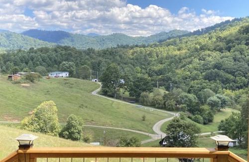 Mars Hill House | Deimos Cabin