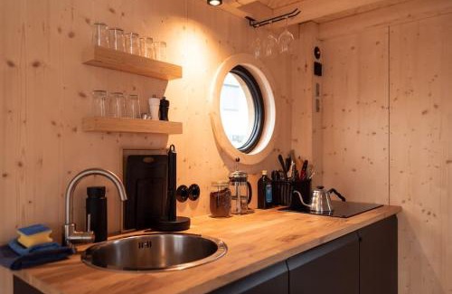 Moorfleet Boat Rental | Dein Hausboot OFF für deine Auszeit in Hamburg