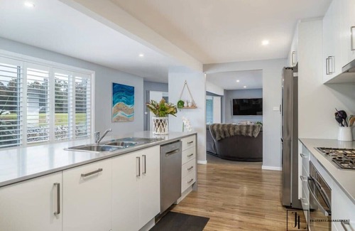 Tomakin House | Deja Blue - Complete River Front