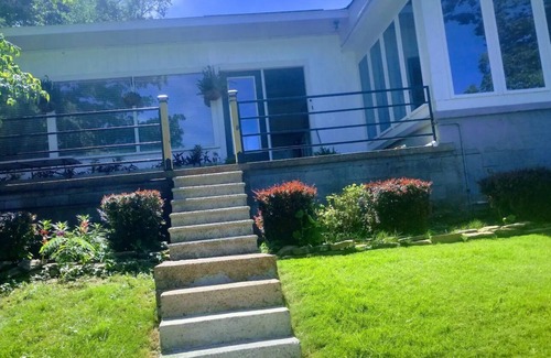 Florence House | "Deja Blue" Lakeview Villa w/Luxe Master Bedroom Views
