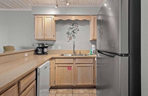 Crystal Beach Condo | Deja View-Beachfront-Complimentary Beach Service