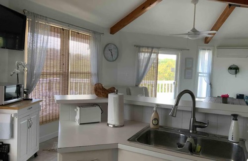 Calvin Hill House | DéJa Vu Central Location, Steps from Beach, Close To All