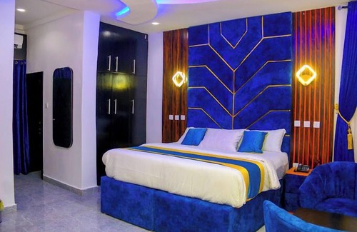 Awka Hotel | DEKINGS LUXURY AND SUITES