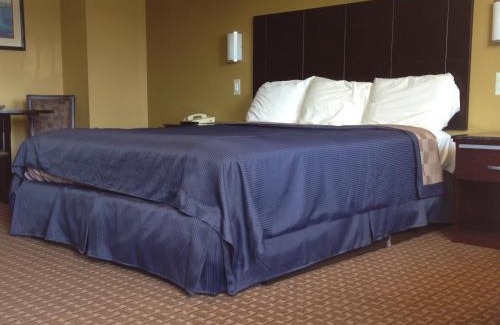 Delthorne Hotel | Del Amo Inn