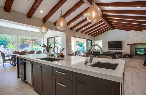 Del Mar Heights House | Del Mar Luxury Home 1 M. to Beach 4B/4.5B Pool/Hot Tub