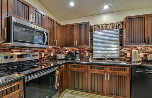Lady Lake House | Del Mar Paradise! The Villages, Close to Spanish Springs, Golf Cart, Bikes!