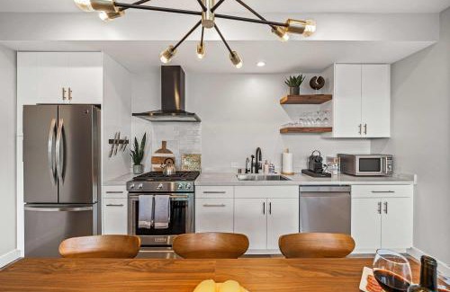 Del Mar Heights Apartment | Del Mar Retreat - Laundry BBQ Firepit AC Patio