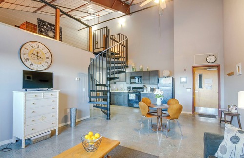 Del Norte Apartment | Del Norte Apartment w/Loft: Walk to Downtown!