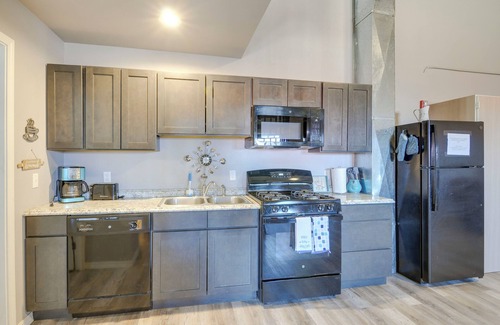 Del Norte Apartment | Del Norte Getaway: 35 Mi Wolf Creek Ski Area!