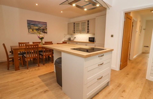 Bishop's Cleeve House | DELABERE ROAD, pet friendly, with a garden in Bishops Cleeve