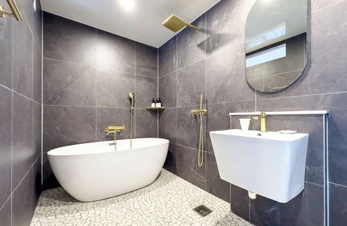 Chungmu Hotel | DELAMOUR Hotel