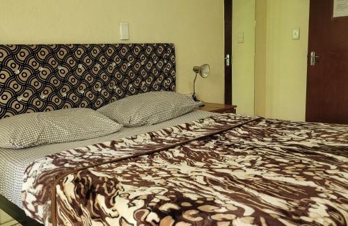 Kempton Park House | Delapaix Guest lodge