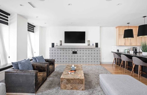 Mapleton/Fall Creek Apartment | Delaware Loft-2BR/2.5 BA Townhome w/Rooftop Deck