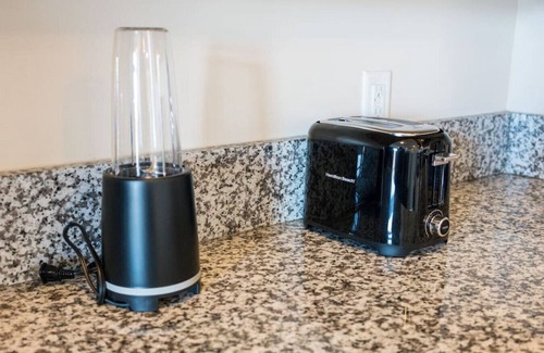 Fall Creek Place Apartment | Delaware · Stylish 1BR on Downtown Indy