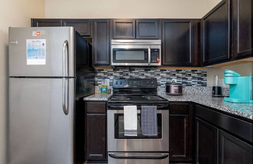 Fall Creek Place Apartment | Delaware · Stylish 1BR on Downtown Indy