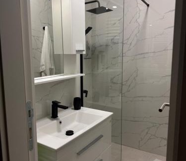 Novo Sarajevo Apartment | Dele Apartment Free Parking