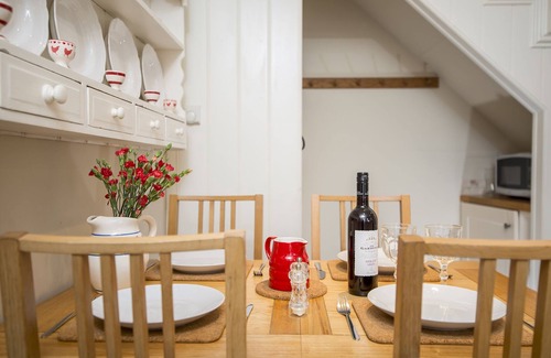 Manorbier Cottage | Delfryn, Holiday Cottage Manorbier, Sleeps 4, 2 bedrooms, bathrooms