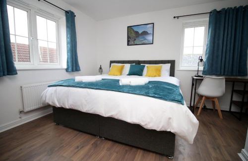 Swindon House | DELFT - Spacious Home, High Speed Wi-Fi, Free Parking, Terrace