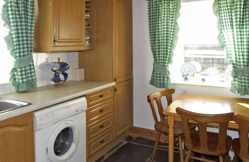 Ballinrobe Cottage | DELIA'S COTTAGE, pet friendly in Ballinrobe, County Mayo