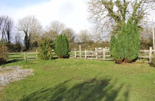 Ballinrobe Cottage | DELIA'S COTTAGE, pet friendly in Ballinrobe, County Mayo