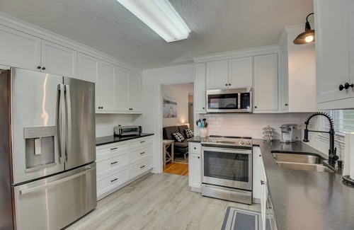 Forest Hills House | Delia's Delight, a lovely 4 bd/2 bth home is waiting for you!