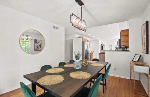 Boyne City House | Delight: Bold & Bougie! Sleeps 12! Downtown Boyne