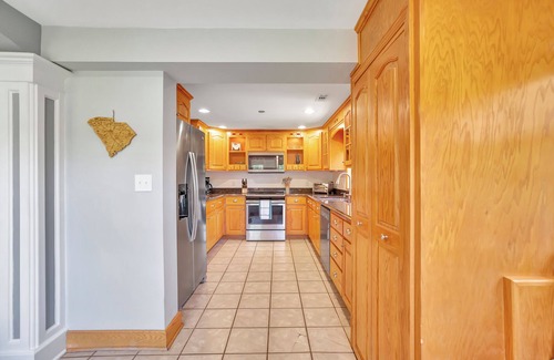 Anderson House | Delight on the Dock at the Edgewater Inn on Lake Hartwell