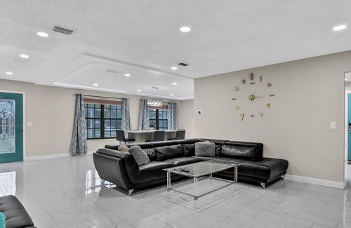 Orange Park House | Delighted Modern Home private pool&patio