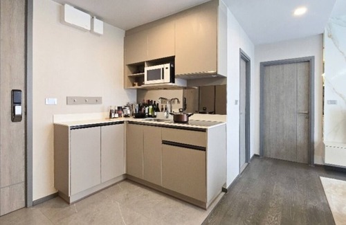 Khlong Toei Condo | Delightful 2-bedroom condo with WiFi in Krung Thep Maha Nakhon